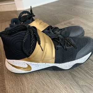 Nike Id - Kyrie 2 Black and Gold
